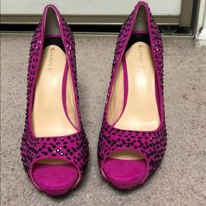 Gianni Bini fuchsia peep toe  w/ blk rhinestones